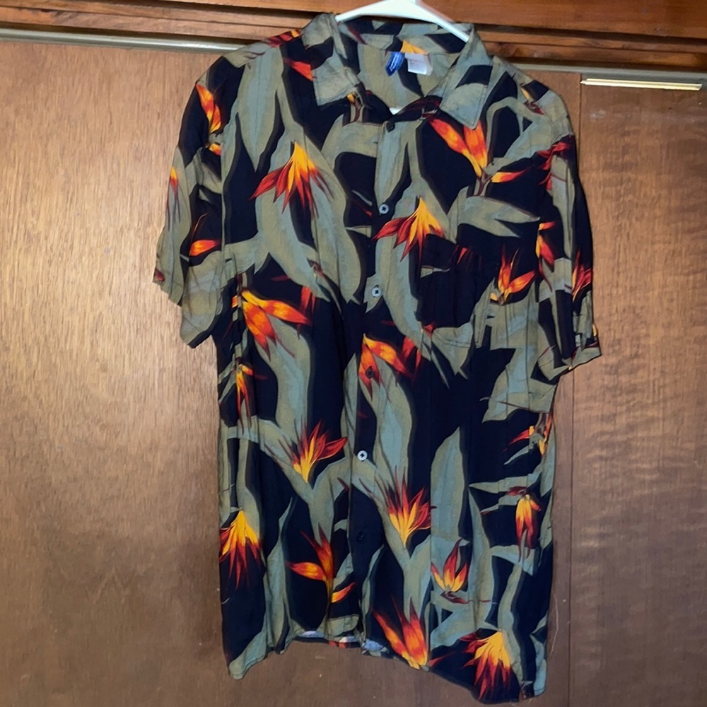 H&M XL Short Sleeve Button Down Floral Print
